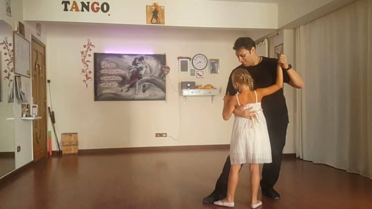 Dancing tango with Vica, a blind girl that loves to dance
